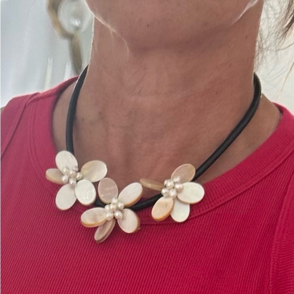 Elegant Floral Pearl Choker Necklace